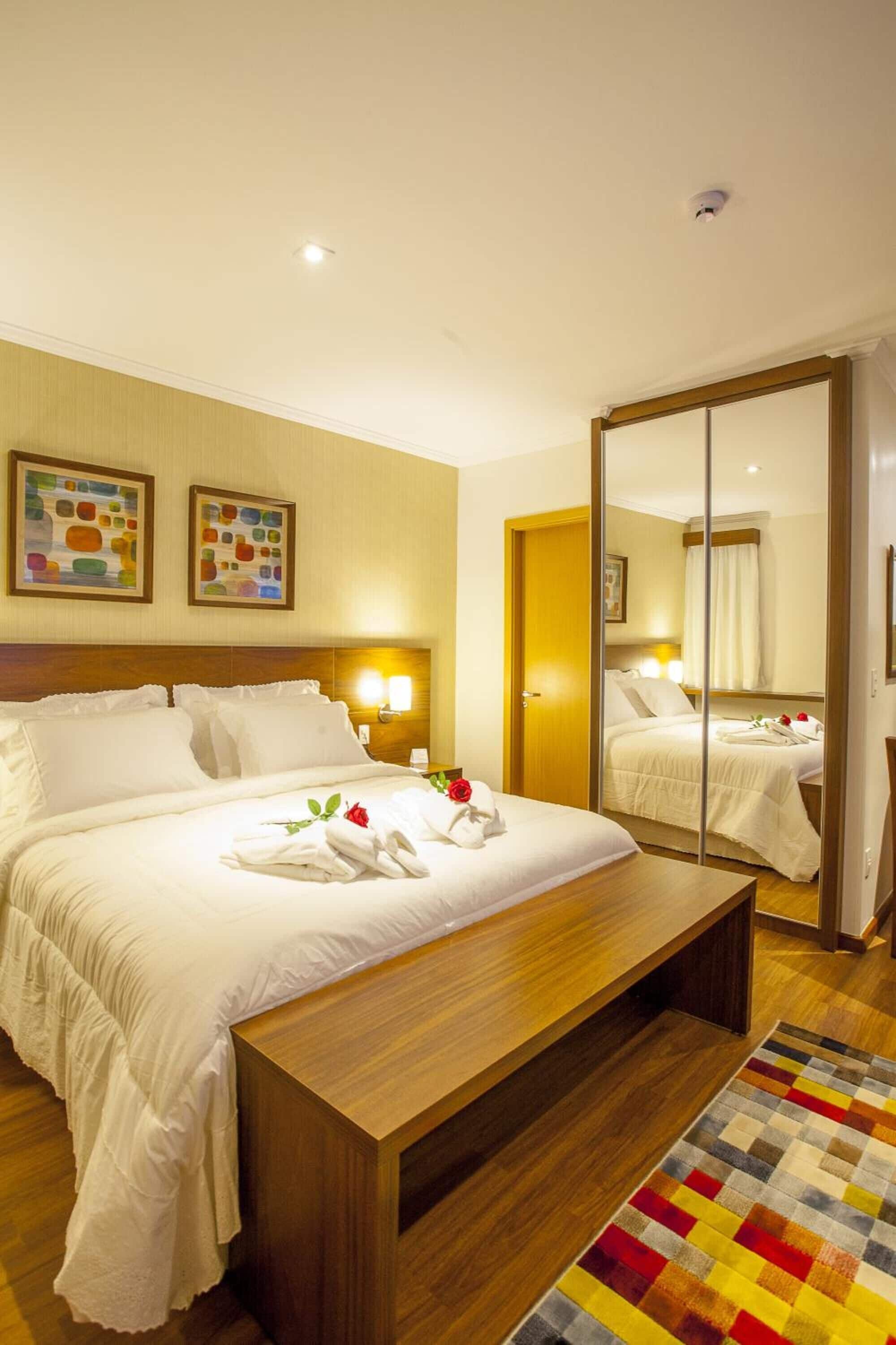 セーフティボックス (室内)、デスク、WiFi (無料)、ベッドシーツ