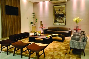 Coin salon dans le hall