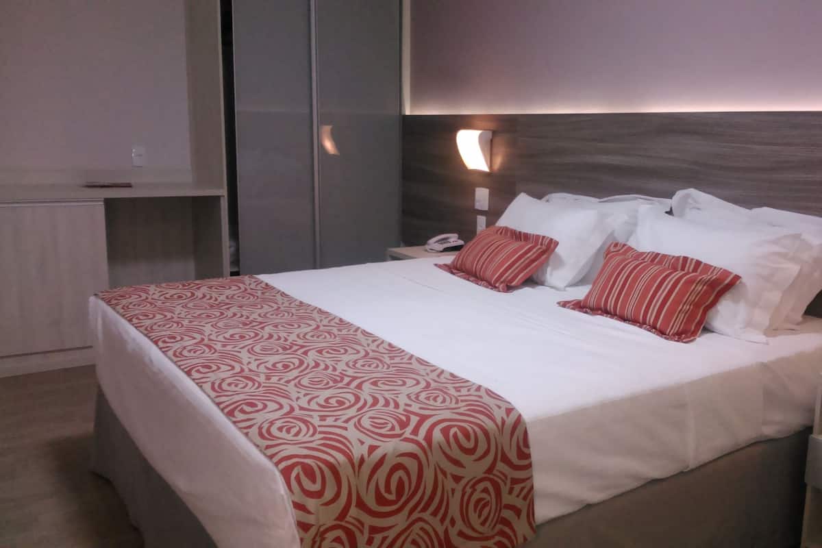 Minibar, värdeförvaringsskåp på rummet, skrivbord och gratis wi-fi