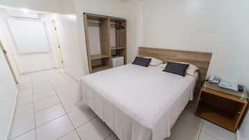 Quarto casal ou duplo standard | Frigobar, escrivaninha, Wi-Fi de cortesia, roupa de cama