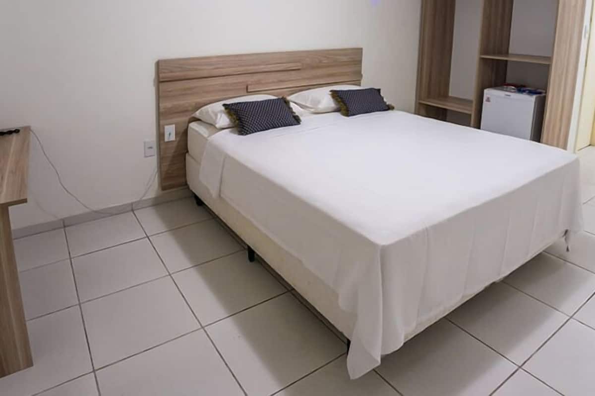 standard double or twin room | minibar, desk, free wifi, bed sheets