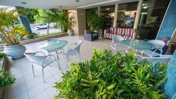 Frigobar, escrivaninha, Wi-Fi de cortesia, roupa de cama