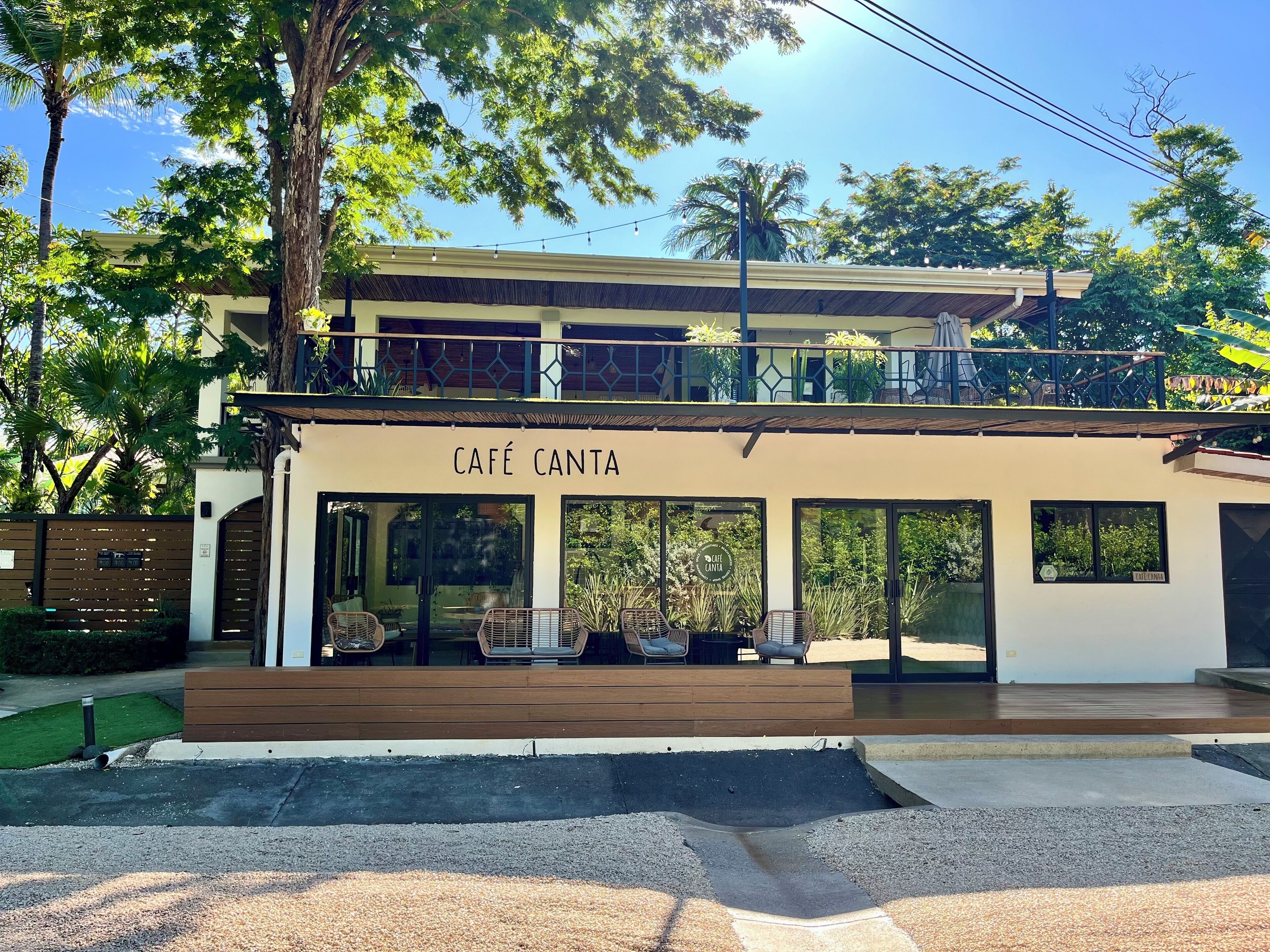 breakfast, lunch, dinner served; international cuisine, pool views