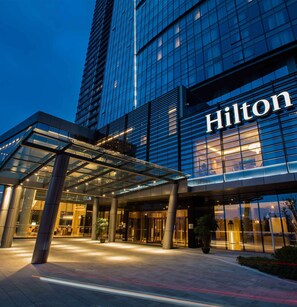 Exterior - Hilton Wuhan Riverside (Wuhan)