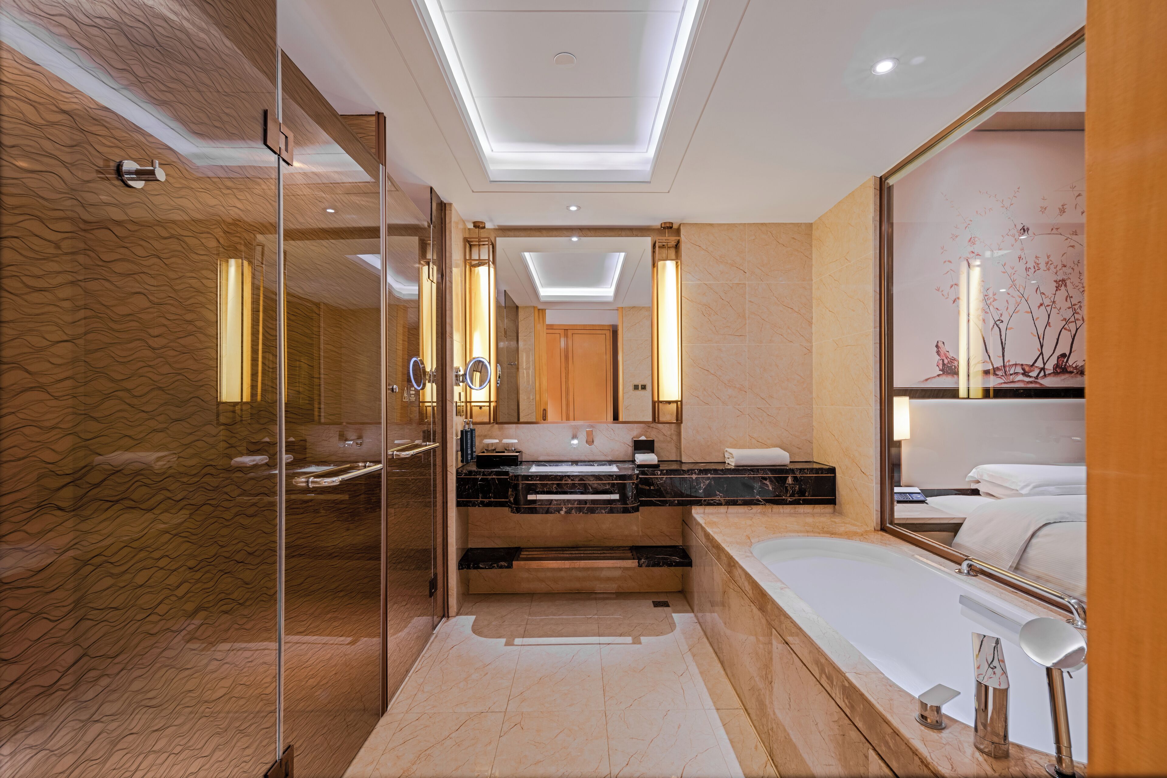 combined shower/bathtub, deep-soaking bathtub, free toiletries