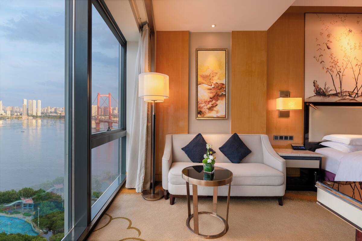 Premium bedding, minibar, in-room safe, desk