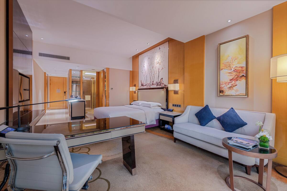 Premium bedding, minibar, in-room safe, desk