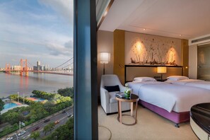 Premier Room, 2 Twin Beds (High Floor) | Premium bedding, minibar, in-room safe, desk - Hilton Wuhan Riverside (Wuhan)