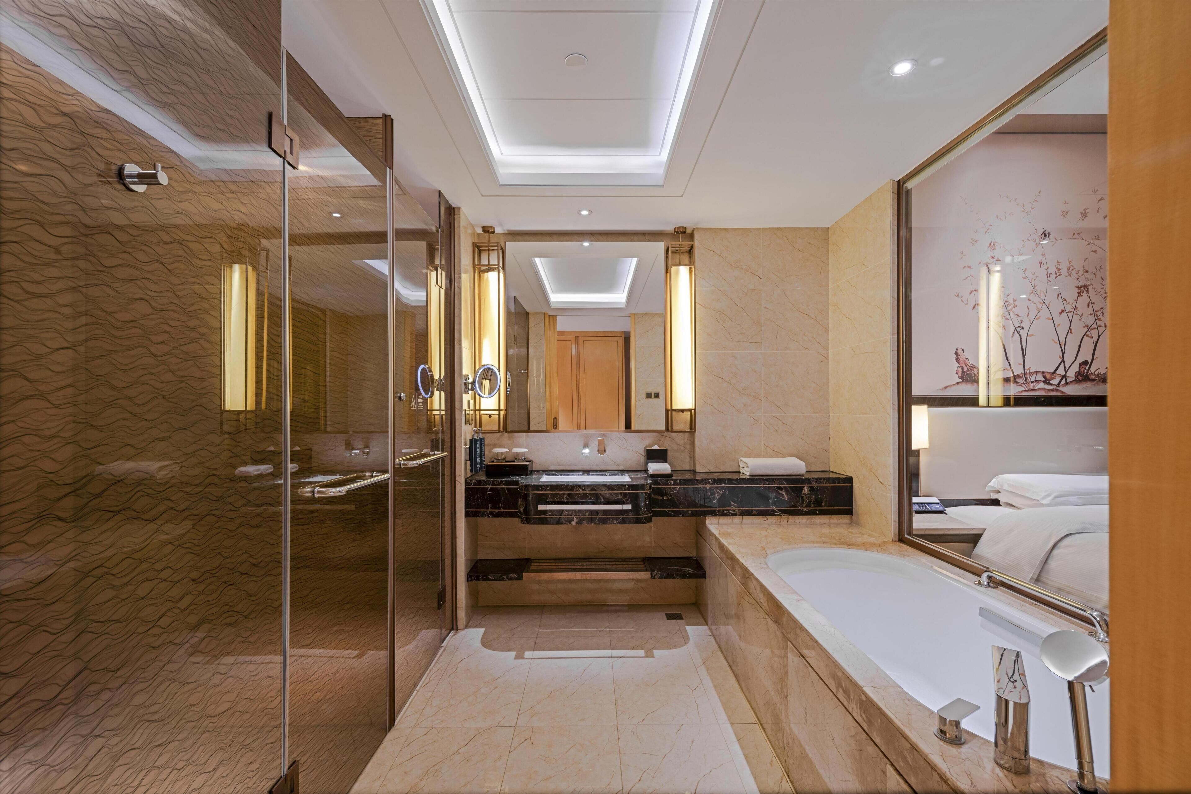 Premier Room, 2 Single Beds, River View | Bathroom