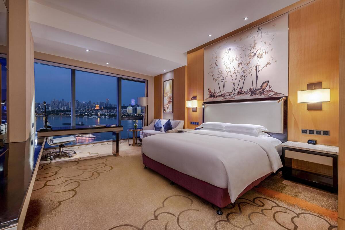 Executive Room, 1 King Bed (Lounge Access)