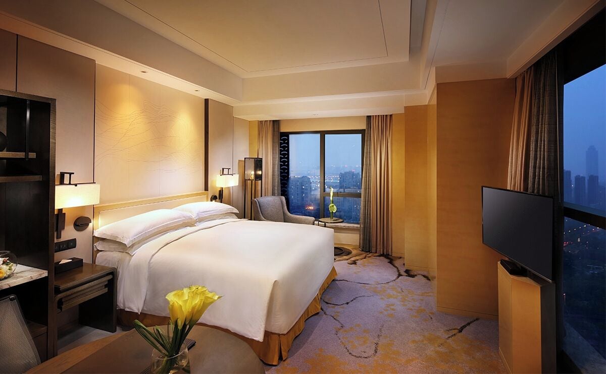 Premium bedding, down comforters, minibar, in-room safe