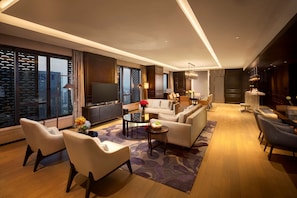 Ropa de cama de alta calidad, cubrecamas y minibar 