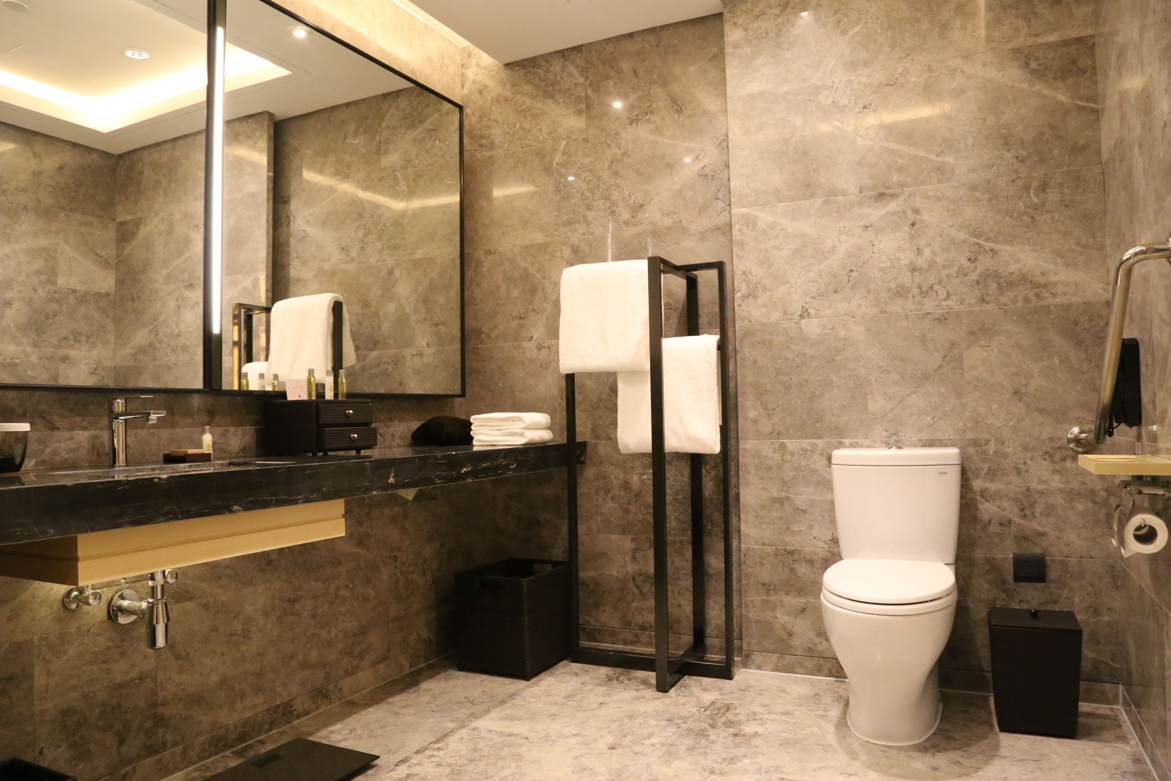 Double Room, 1 King Bed, Accessible | Bathroom
