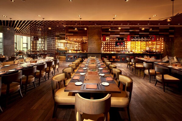 3 restaurants, breakfast, lunch, dinner served; Chinese cuisine