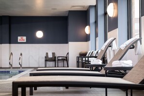 A poolside area with lounge chairs, a 'NO DIVING' sign, and a pool. - Hampton Inn & Suites La Crosse Downtown (La Crosse)