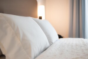 Desk, laptop workspace, blackout curtains, iron/ironing board - Hampton Inn & Suites La Crosse Downtown (La Crosse)