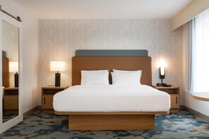 Bureau, espace de travail pour ordinateur portable, rideaux occultants