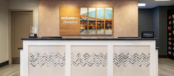 Hampton Inn & Suites La Crosse Downtown