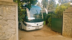Outdoor dining - Sigiri Holiday Inn (Inamaluwa)