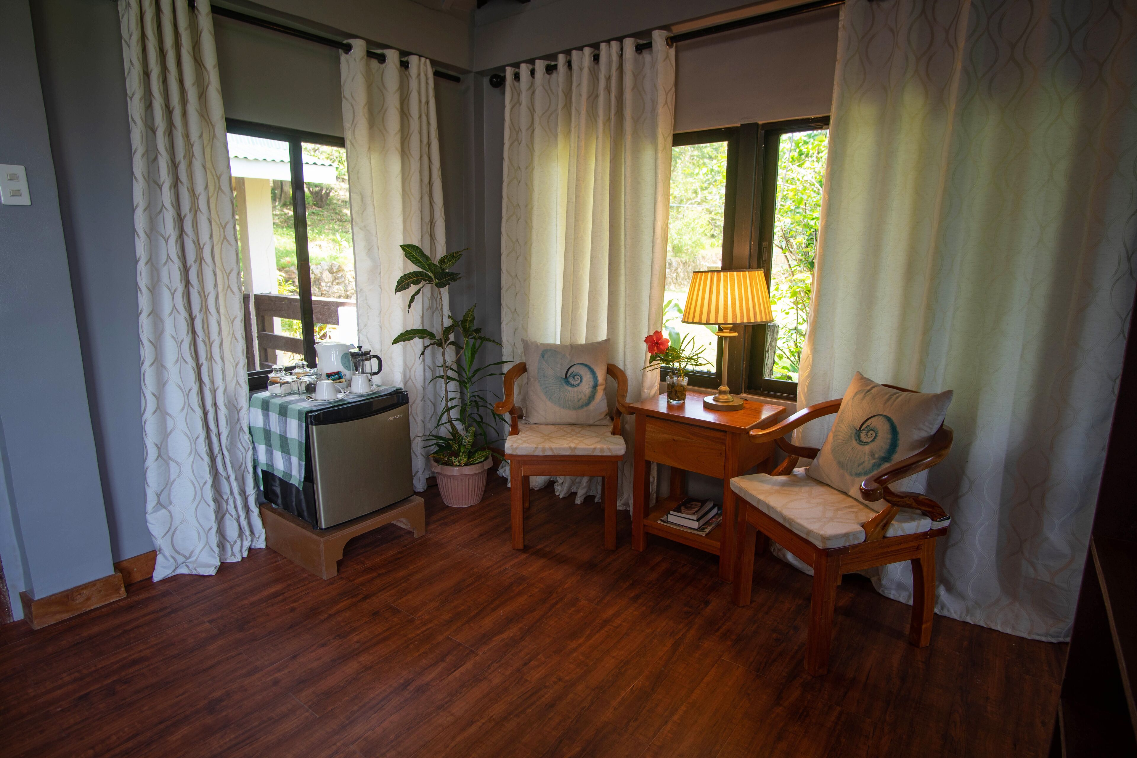 standard double room, 1 queen bed, poolside | living area | 36-inch smart tv with cable channels