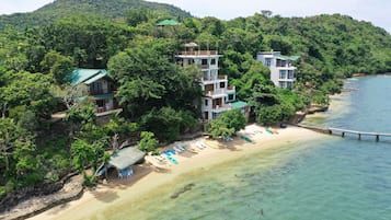 Private beach, white sand, sun-loungers, beach towels