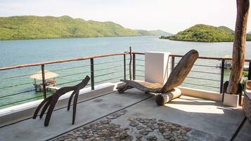 Honeymoon Suite with Balcony and Sea View | Terrace/patio