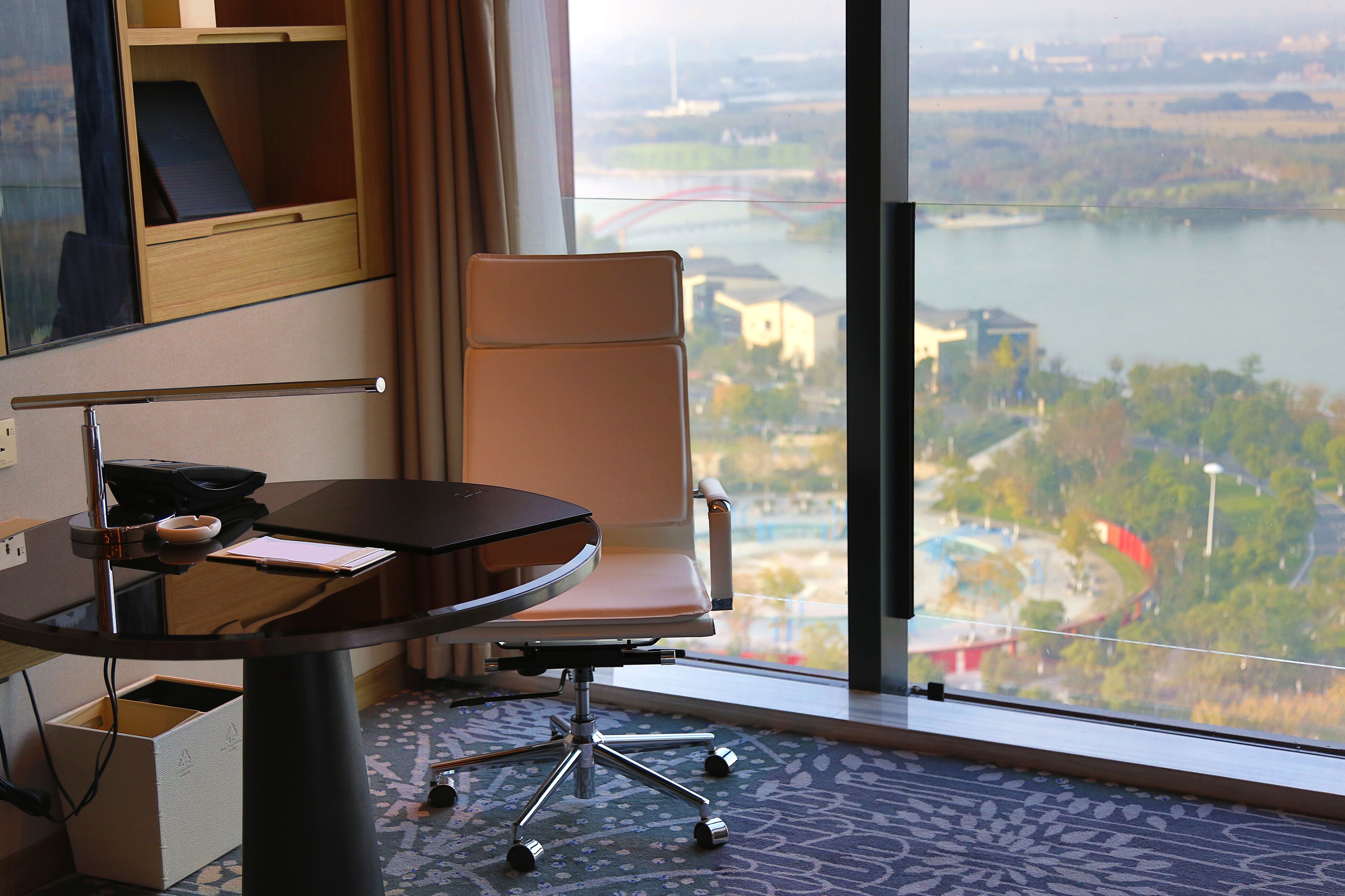 in-room business centre