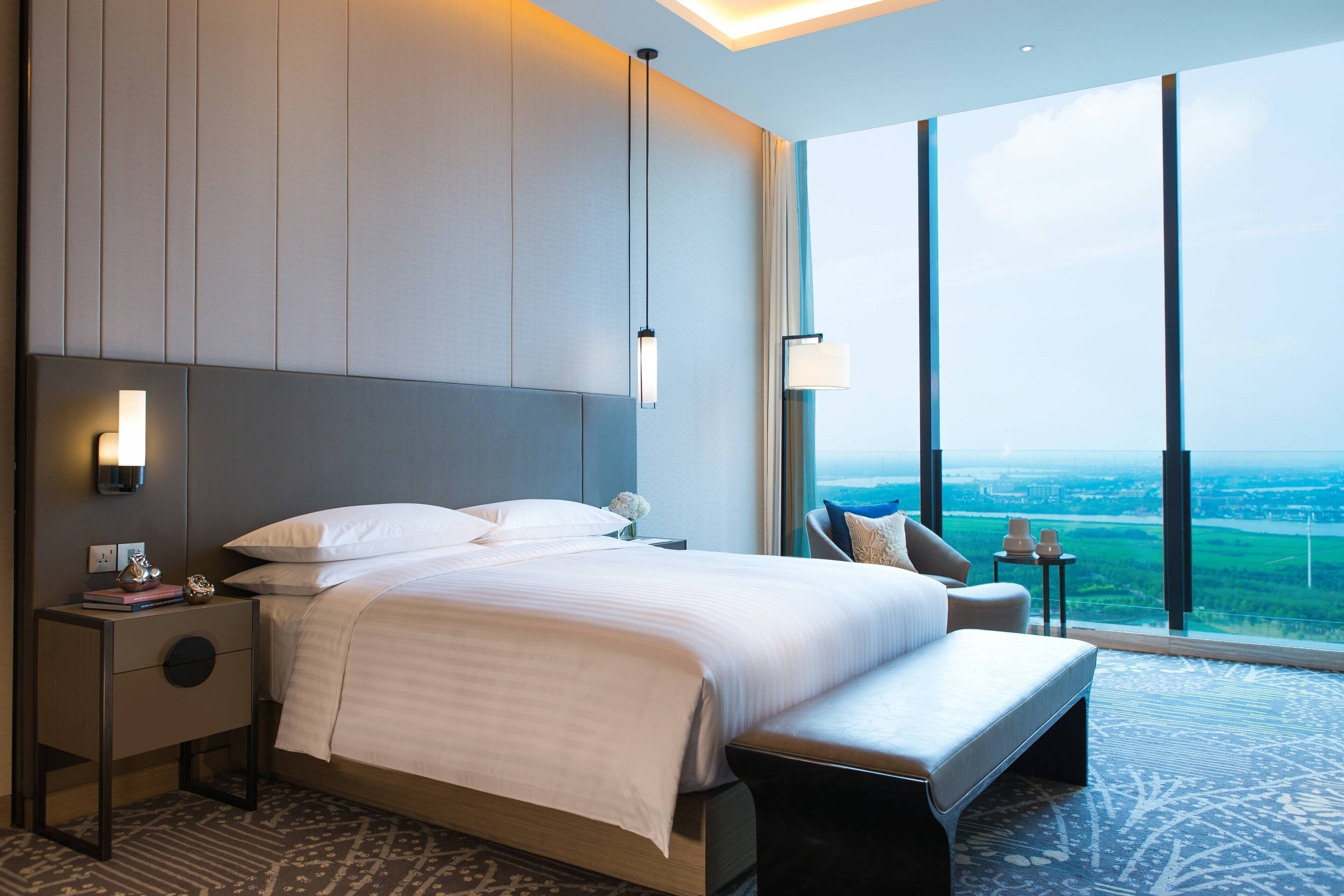 premium room, 1 king bed, lake view | 1 bedroom, premium bedding, down duvets, minibar