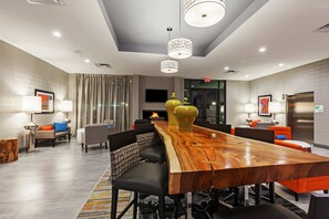 Ferdiglaget frokost hver dag (USD 12.95 per person)