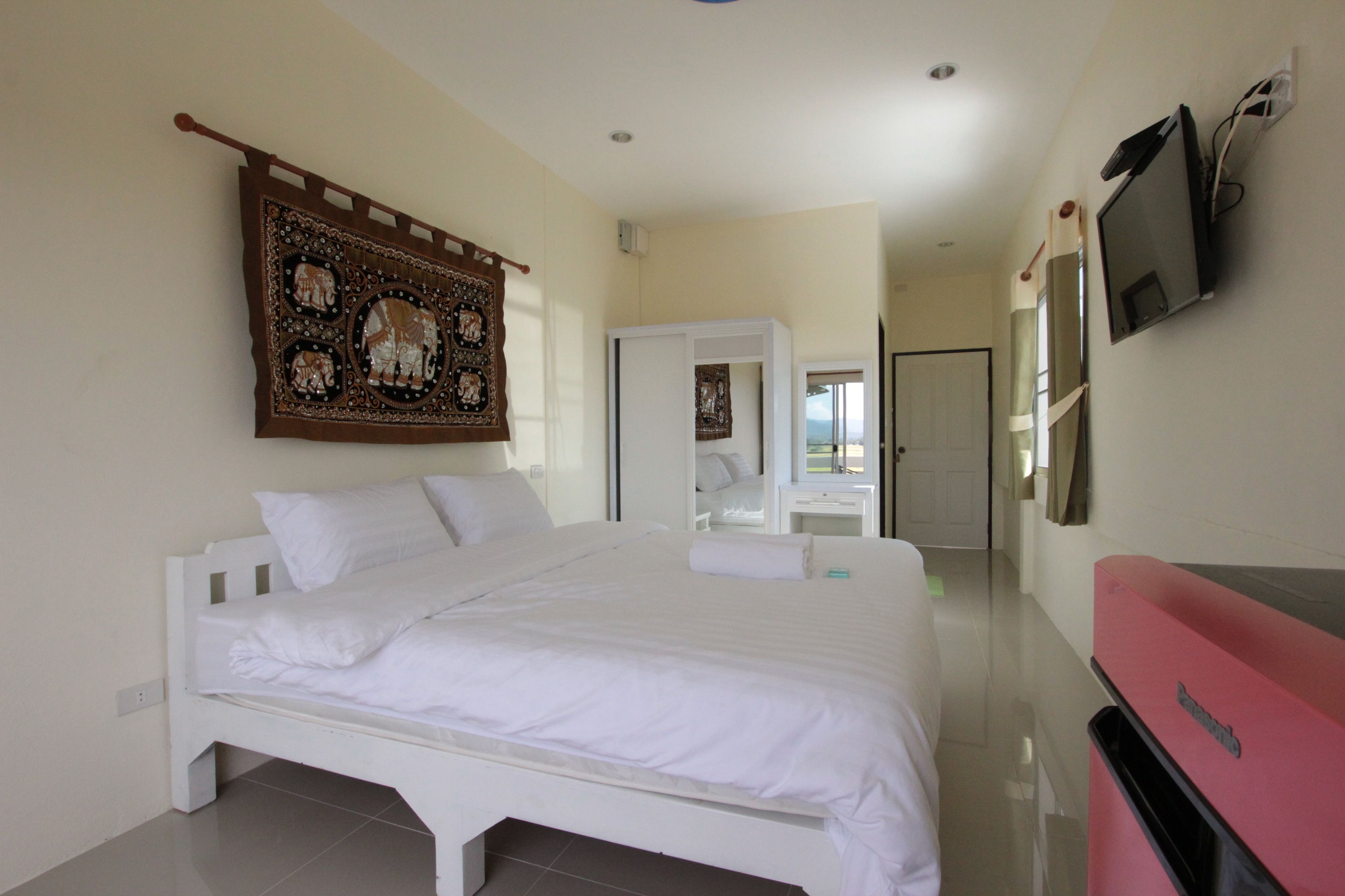Desk, rollaway beds, free WiFi, wheelchair access