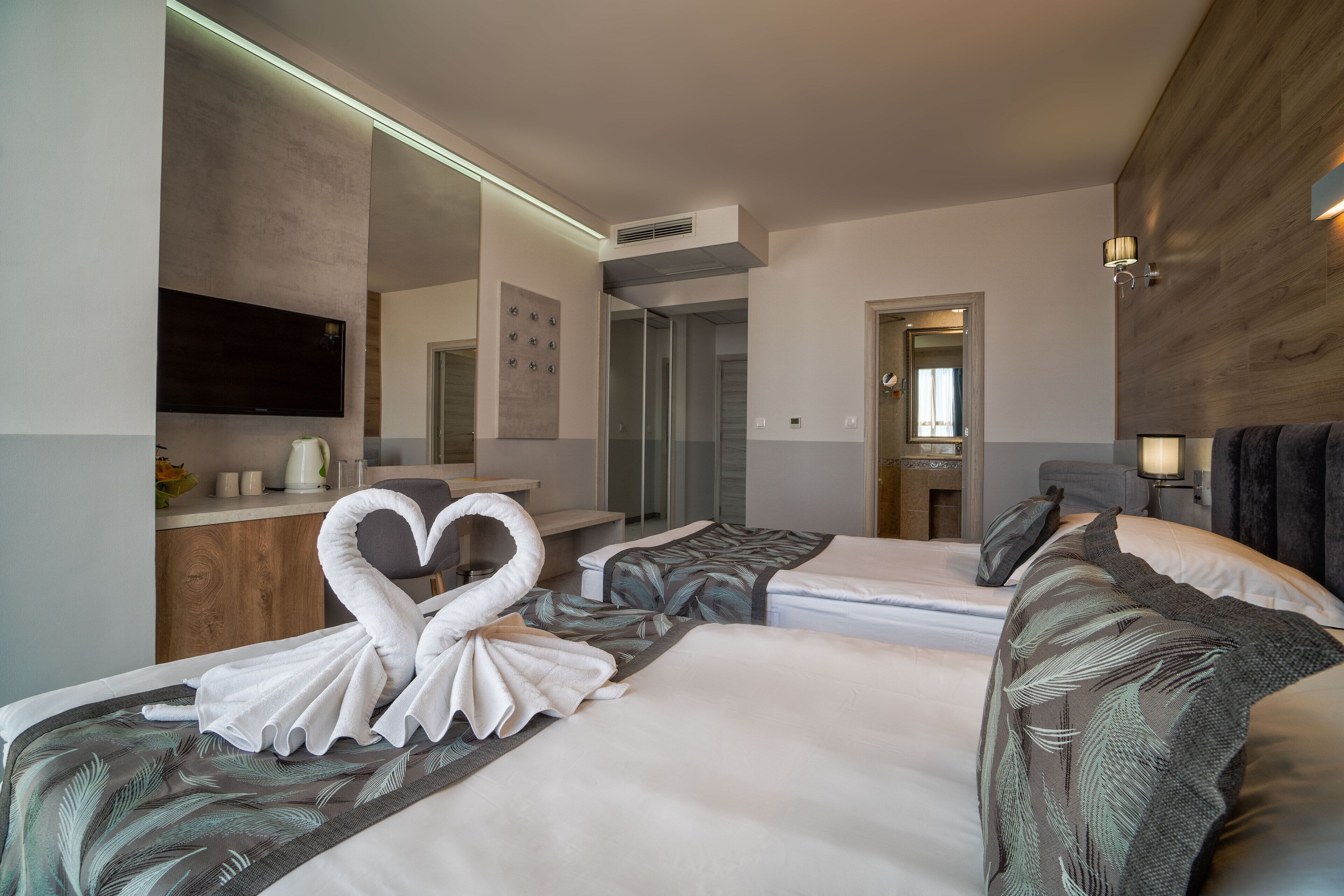 double or twin room, balcony, park view | 1 bedroom, in-room safe, desk, iron/ironing board