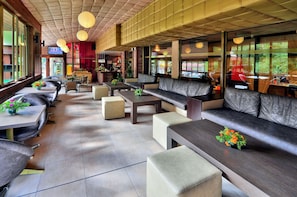 2 bars/lounges, poolside bar