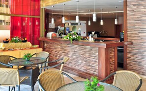 2 bars/lounges, poolside bar - HOTEL HAVANA (Golden Sands)