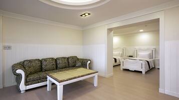VIP Wine Party Room | منطقة المعيشة | تلفزيون بشاشة مسطحة
