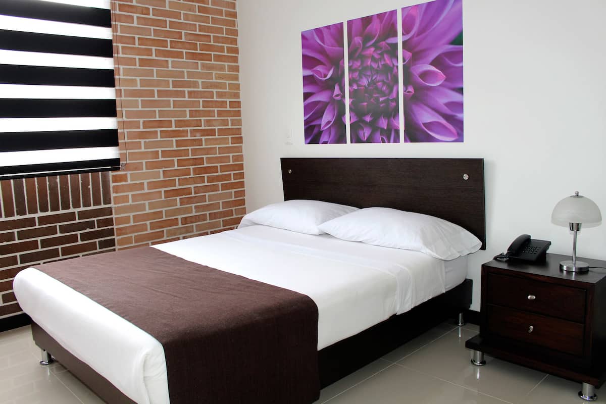 Premium bedding, in-room safe, desk, iron/ironing board