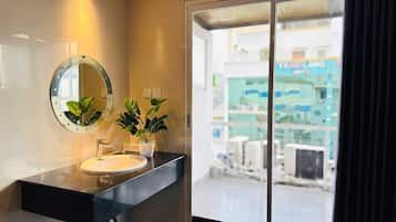 Quarto família, sacada, vista para a cidade | Vista para a cidade