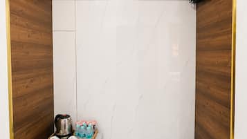 Comfort Room, Multiple Beds | Desk, soundproofing, free WiFi, bed sheets