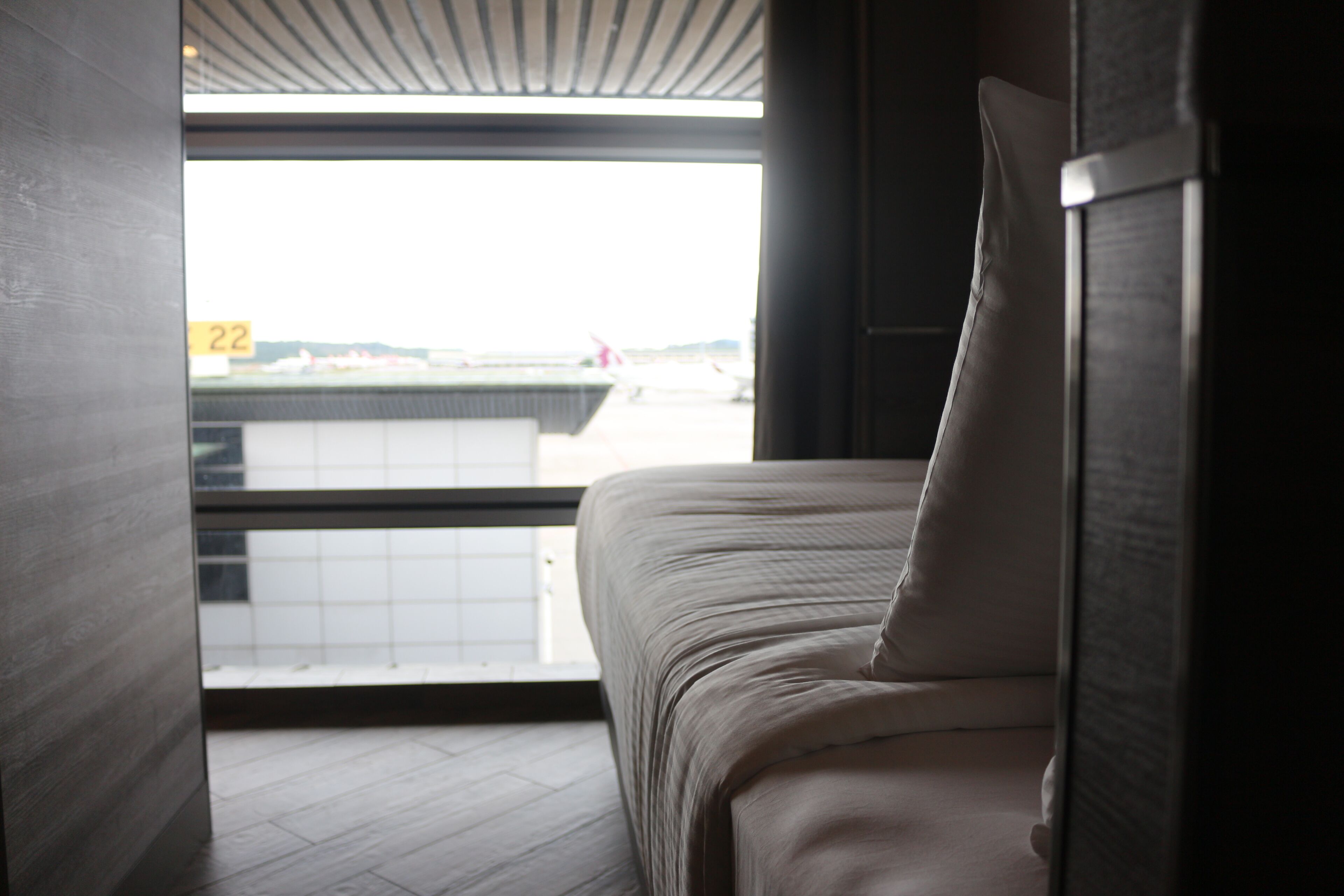 suite 10 hours | desk, soundproofing, free wifi