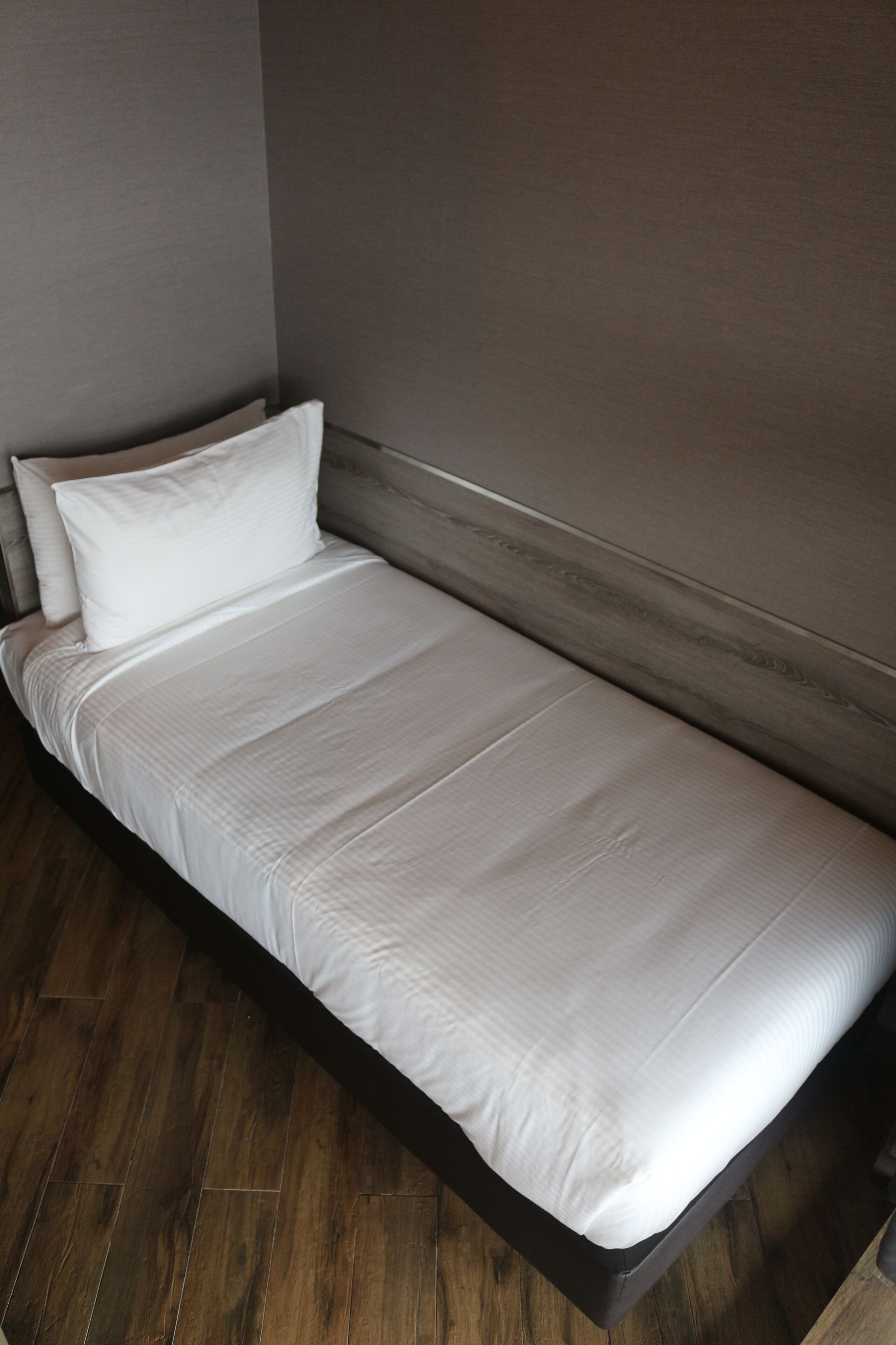 suite 10 hours | desk, soundproofing, free wifi