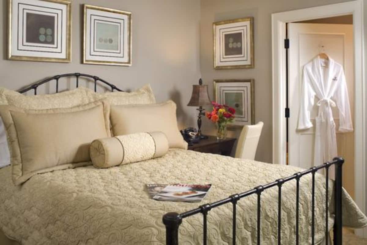 Premium bedding, individually decorated, individually furnished, desk