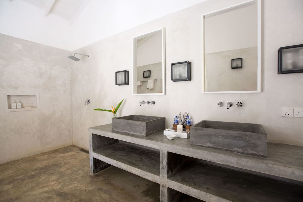 king room with balcony & sea view | bathroom | shower, rainfall showerhead, free toiletries, hair dryer