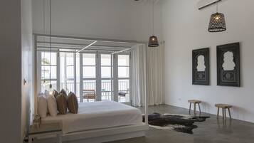 Panoramic Suite, 1 Katil Raja (King), Balcony, Sea View | Ruang tamu | TV skrin rata