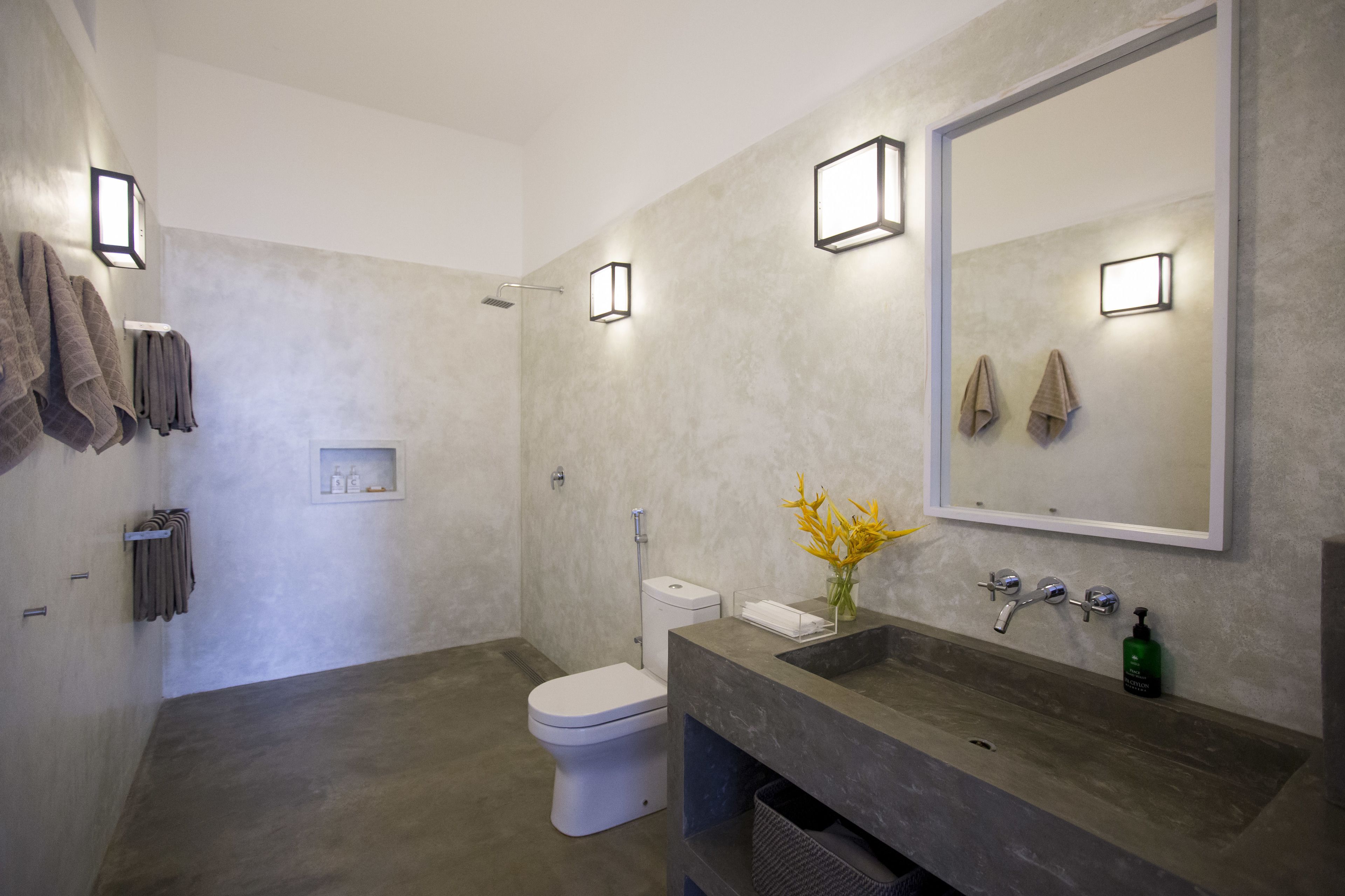 shower, rainfall showerhead, free toiletries, hair dryer