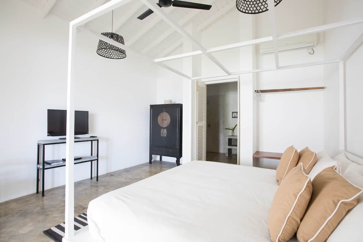 King Room with Balcony & Sea View | 1 bedroom, premium bedding, in-room safe, individually decorated