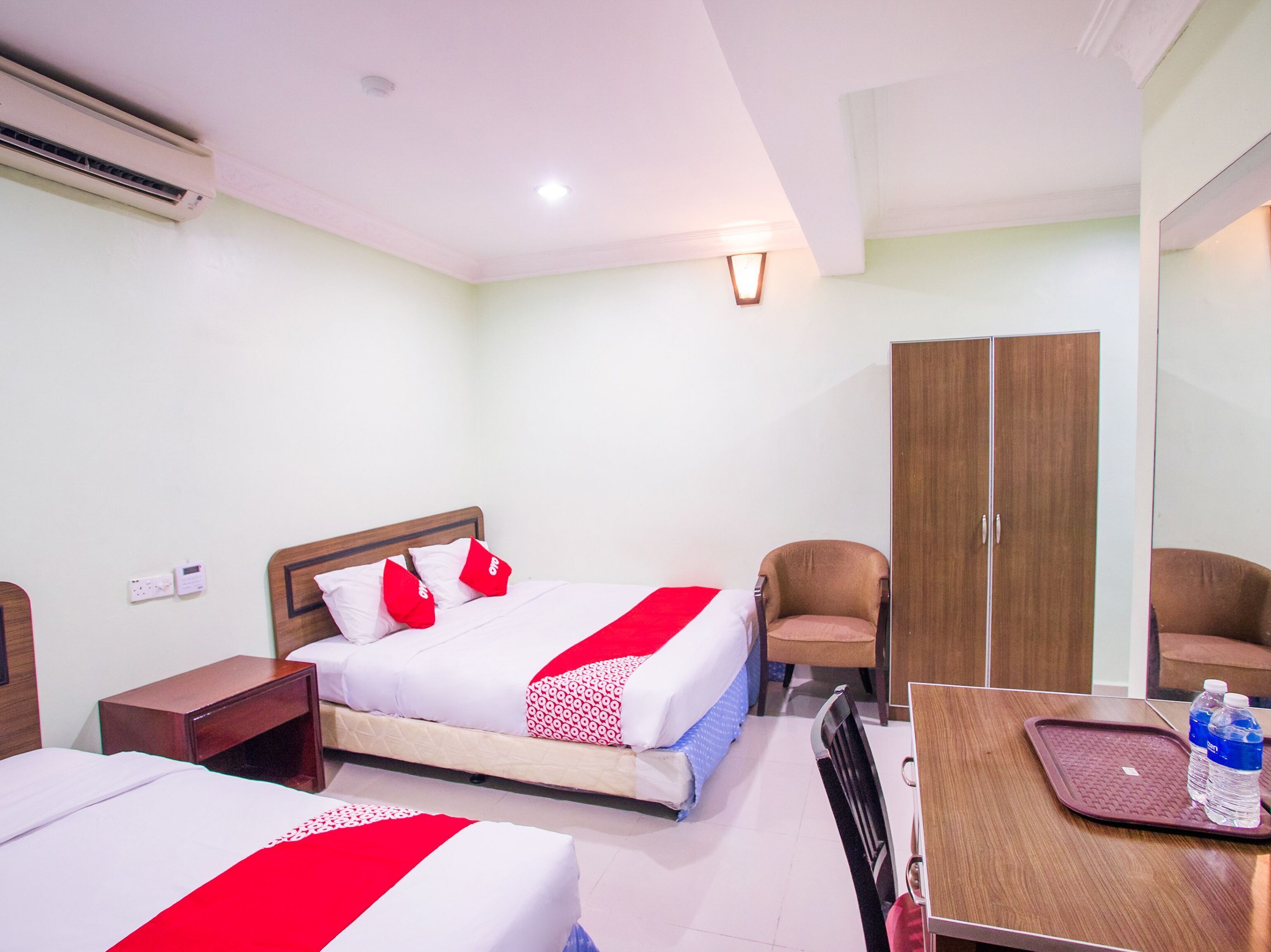 Free WiFi, bed sheets