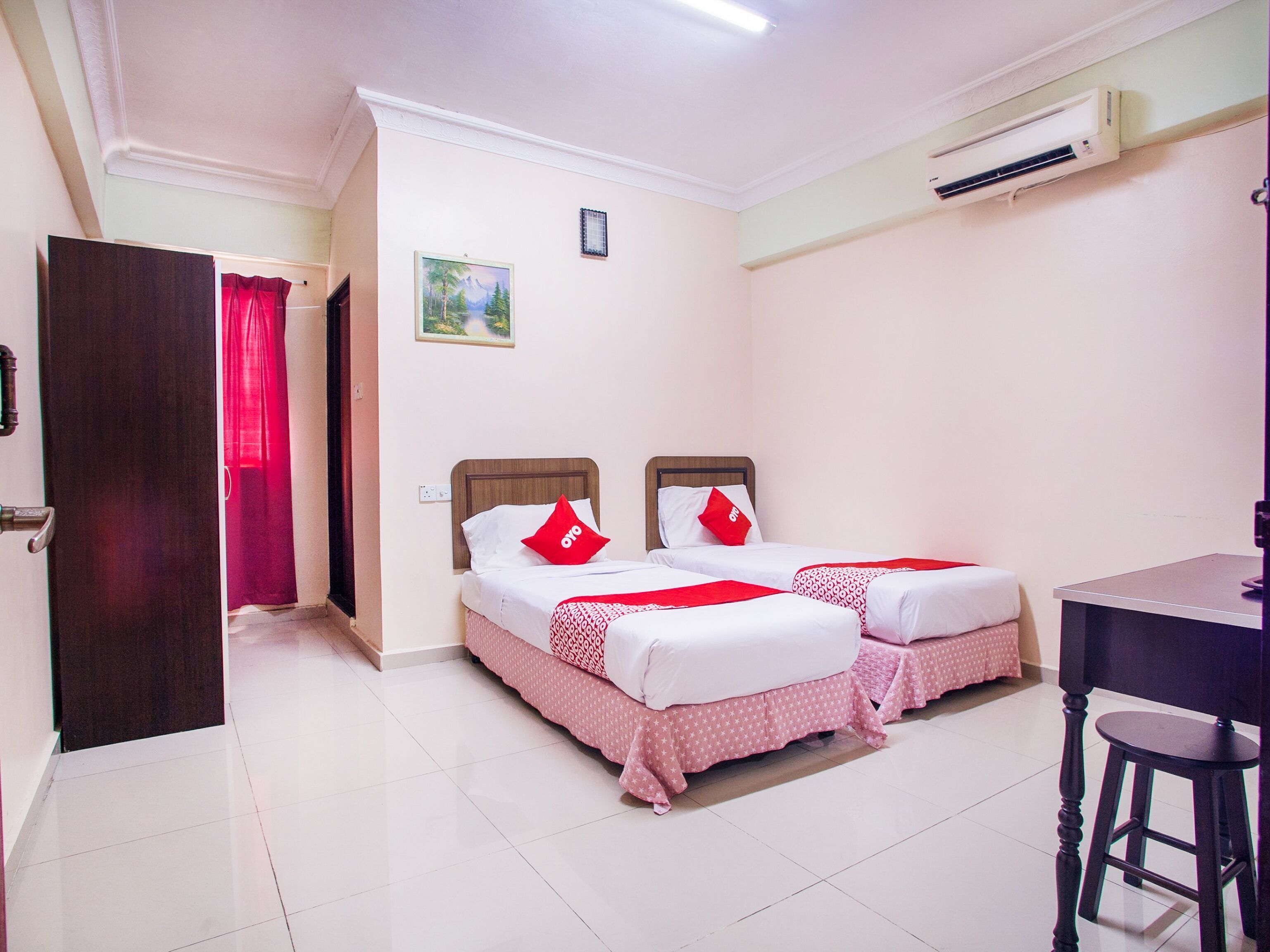 Free WiFi, bed sheets