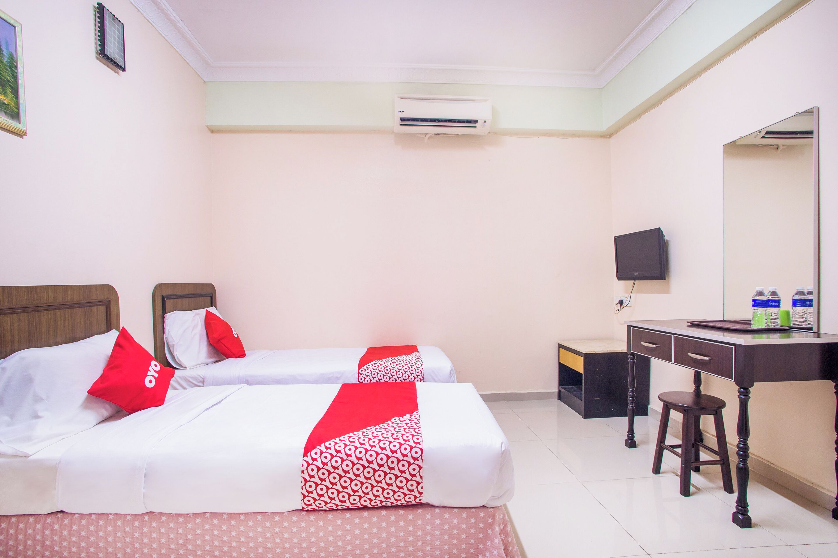 Quarto duplo standard | Wi-Fi de cortesia, roupa de cama