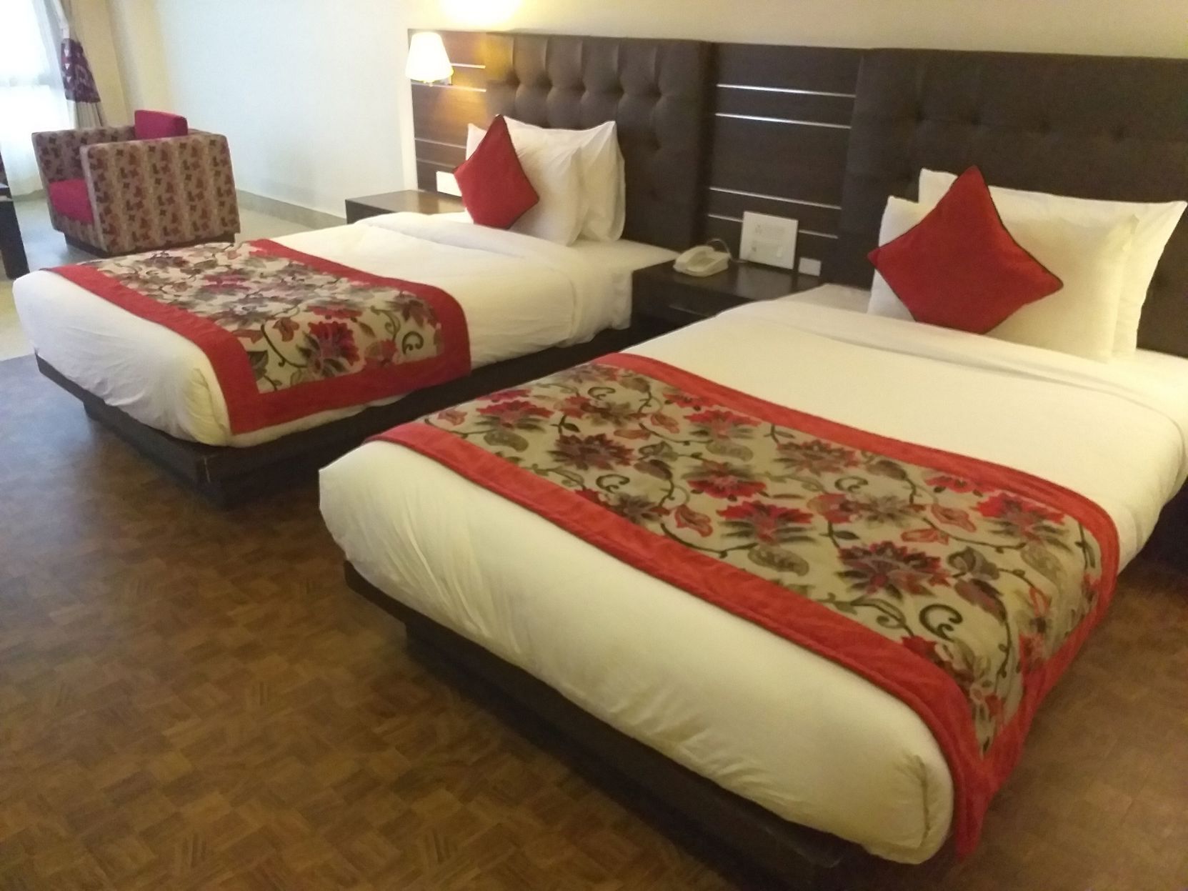 Hochwertige Bettwaren, Zimmersafe, Schreibtisch