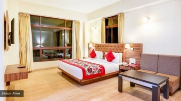 Deluxe Double Room, 1 King Bed | Premium bedding, in-room safe, desk, laptop workspace