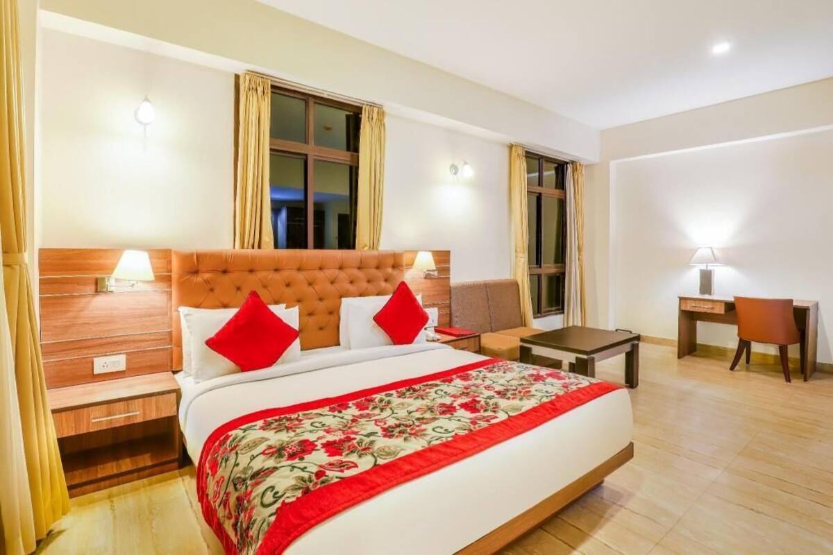 Premium bedding, in-room safe, desk, laptop workspace